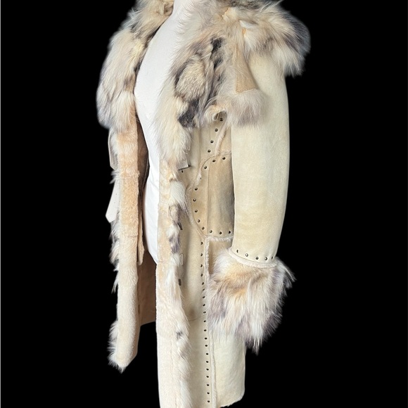 Elegant Cream sheepskin Fur-Trimmed Women's Coat made in Italy - Picture 4 of 11